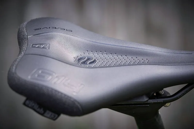 SQlab Gravel Saddle 614 Ergowave Active 2.1 S-Tube-1